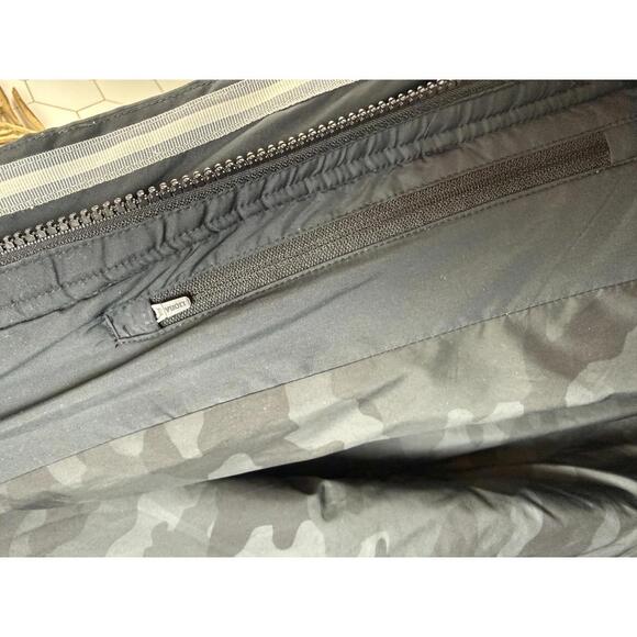 vuori Men's Langley Black Insulated Jacket Camo Lining - Size - XL - Picture 9 of 13